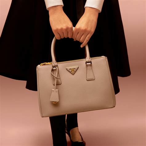 bolsos de prada outlet|cuanto cuesta una bolsa prada.